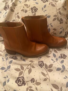 L.L.Bean Women’s Brown Leather Chelsea Boots Size 7M Pull-On Ankle
